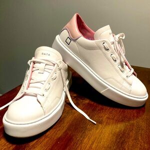 Women’s D.A.T.E. Leather Italian casual tennis shoes. US size 9 EU 40.